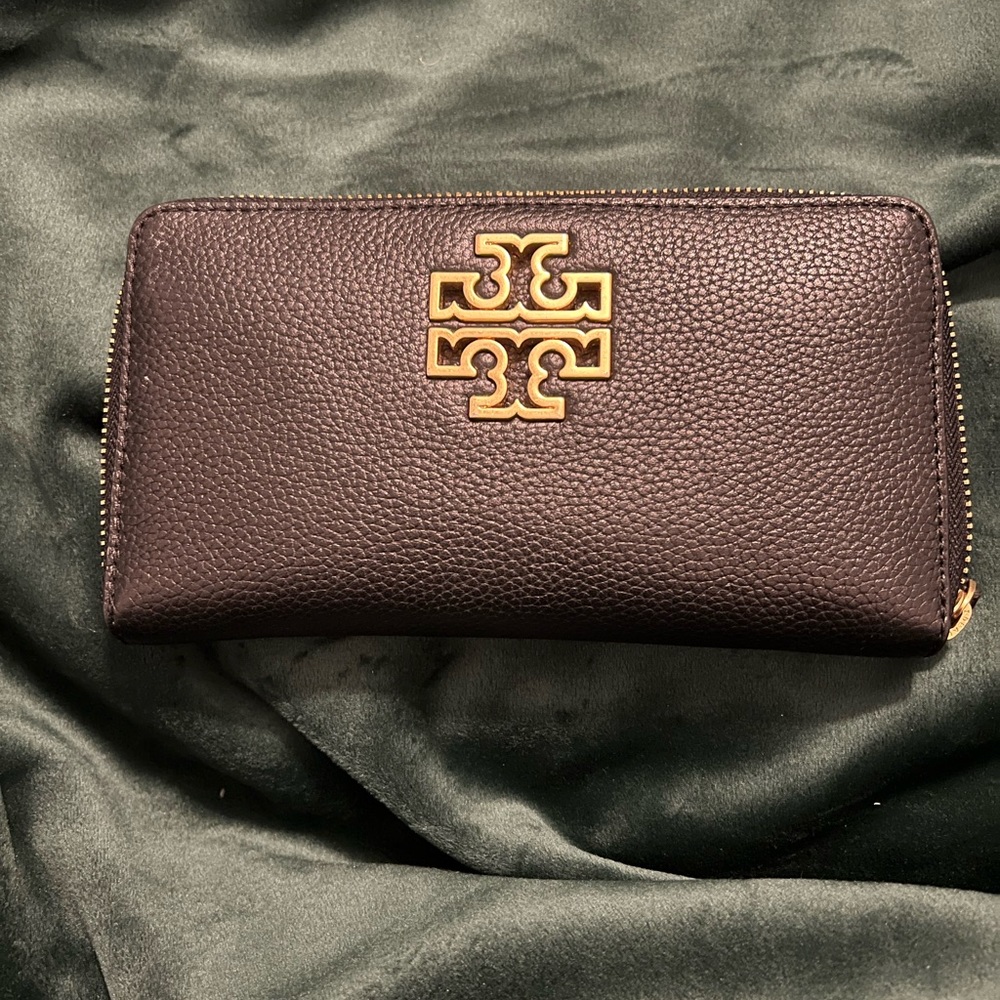 Tory Burch signature wallet